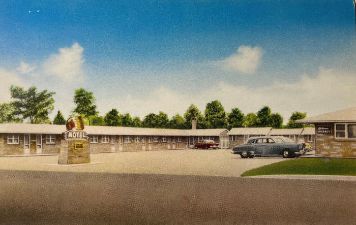 Indianhead Motel - Vintage Post Card (newer photo)